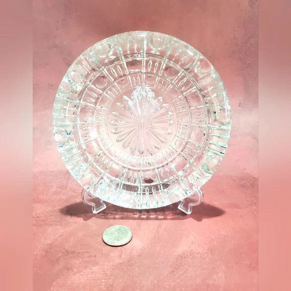 Vintage Daisy Glass Ashtray - Picture 2 of 3